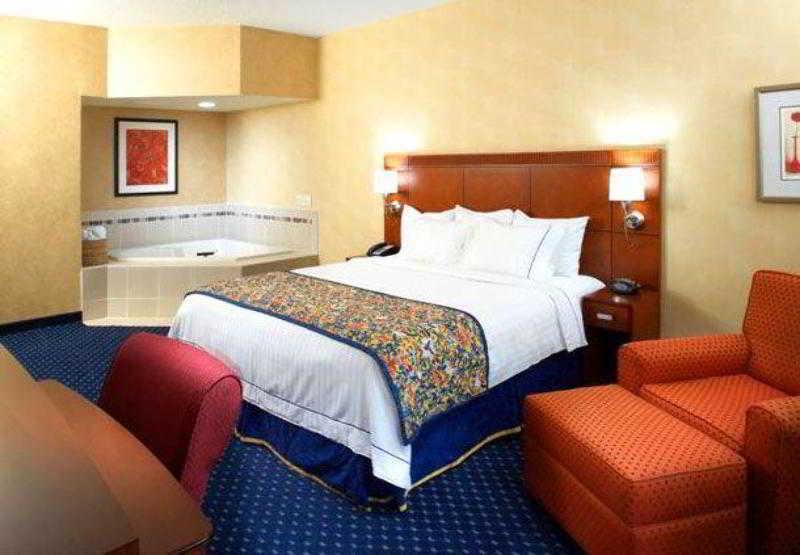 Courtyard By Marriott Akron Stow Habitación foto